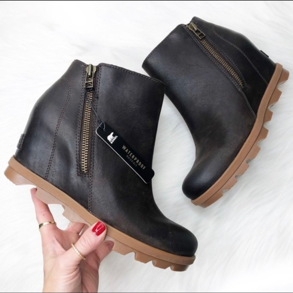 New SOREL Waterproof Joan of Arc Wedge Zip Blackened Brown Sz 8.5